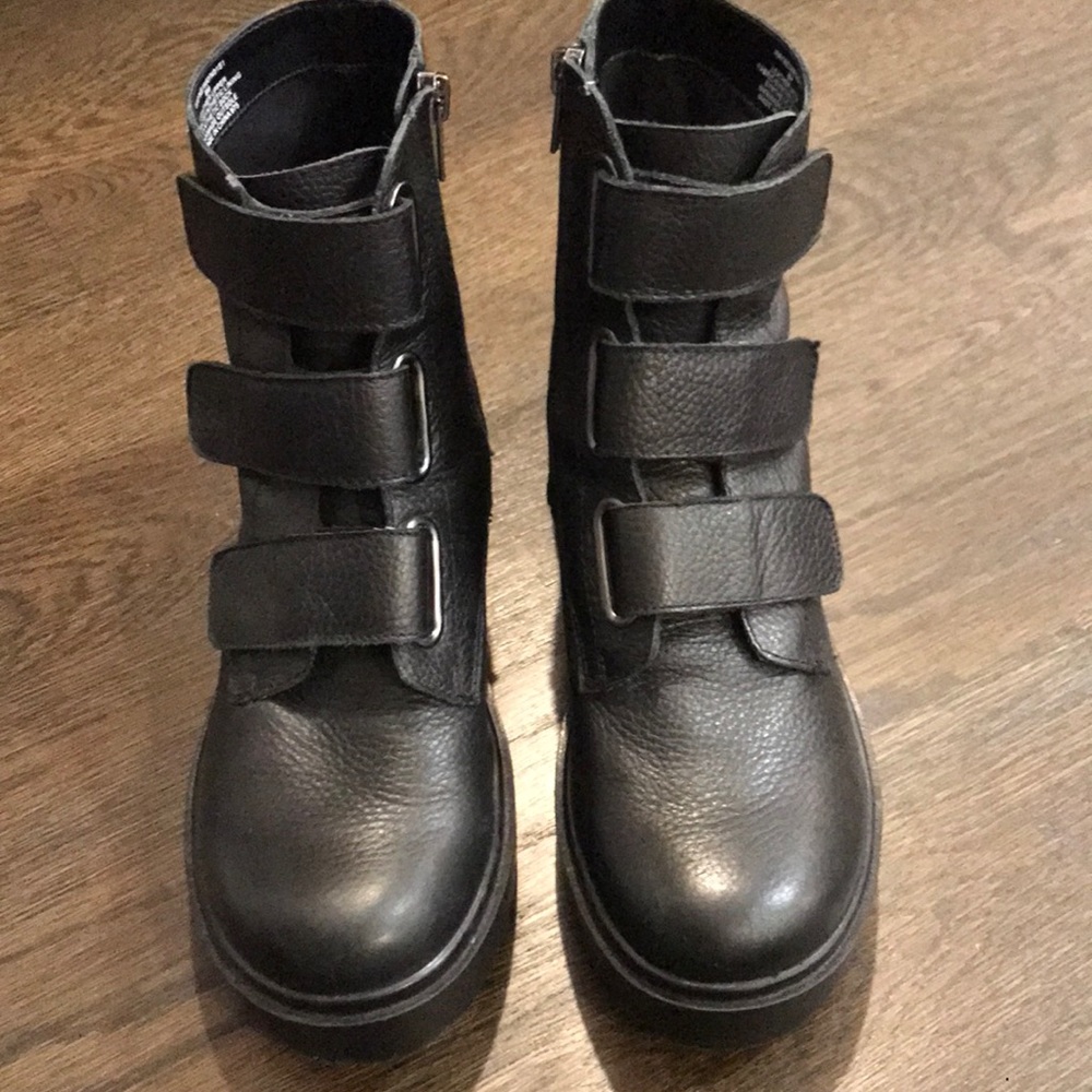 Excellent Condition Black lug sole bootie